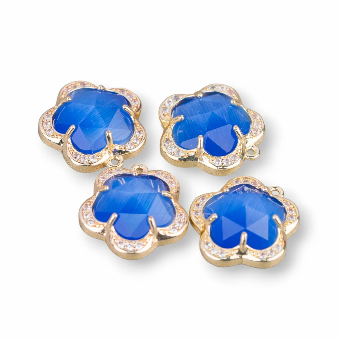 Componente Pendente Di Ottone Con Occhio Di Gatto Incastonati Fiore 5 Petali 14mm 8pz Con 1 Anellino Blu- FIORE | Worldofjewel.com