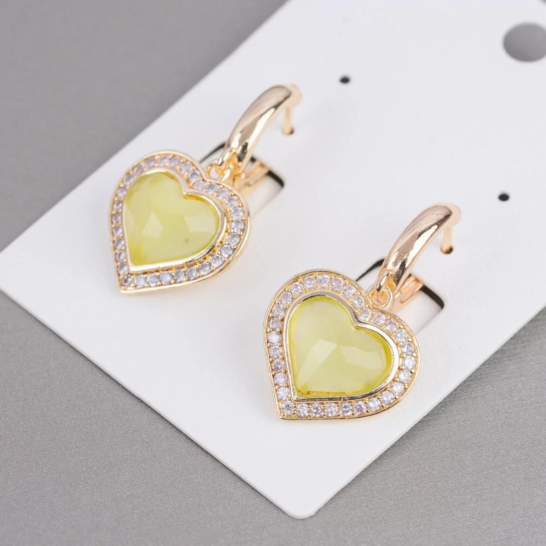 Orecchini Perno Chiuso Di Bronzo Con Zirconi E Occhio Di Gatto Cuore 18x33mm Dorato Lime-ORECCHINI HOT PICKS | Worldofjewel.com