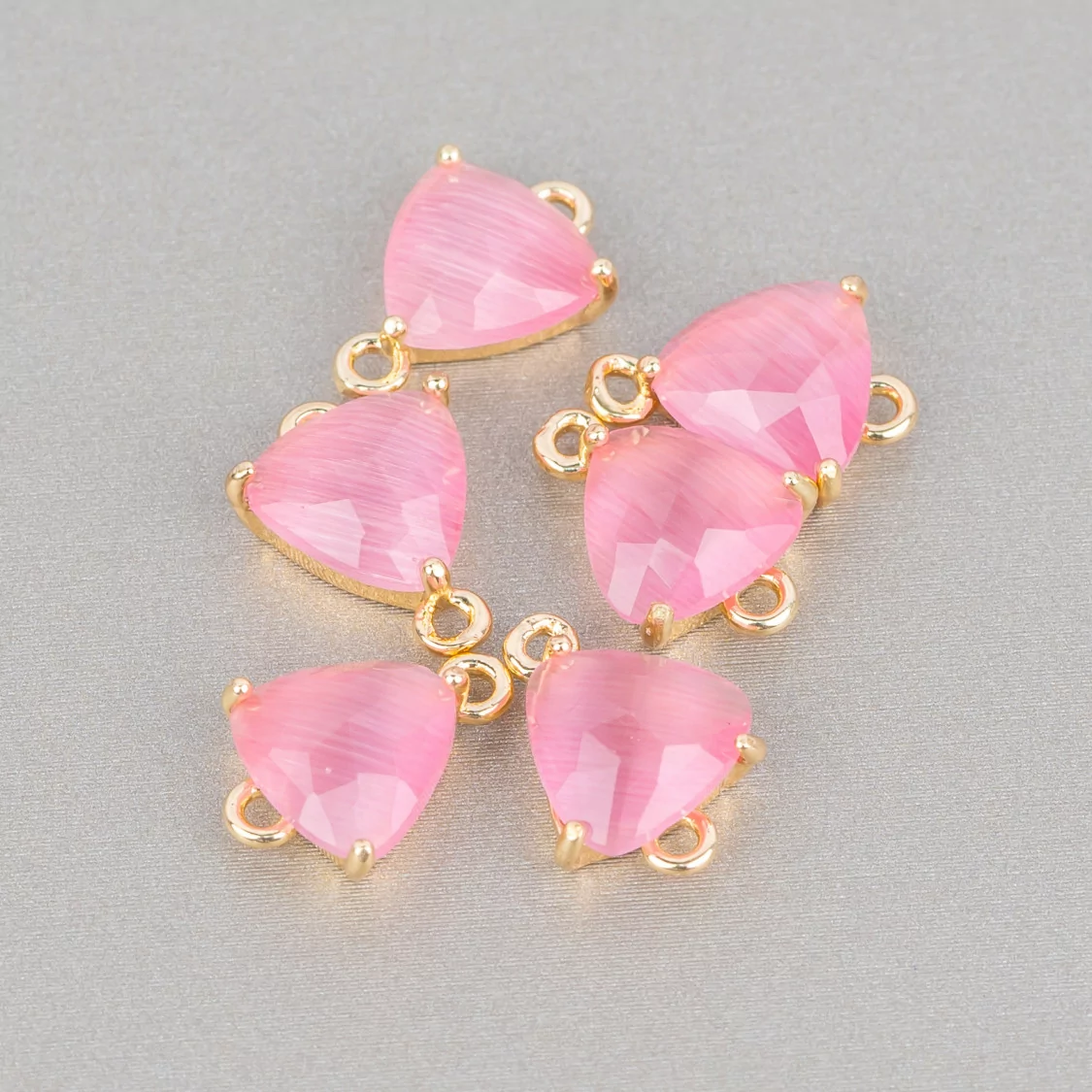 Connettore Componente Di Ottone Con Occhio Di Gatto Incastonati 20pz Con 2 Anellini 9x10mm Rosa Intenso- TRIANGOLO | Worldofjewel.com