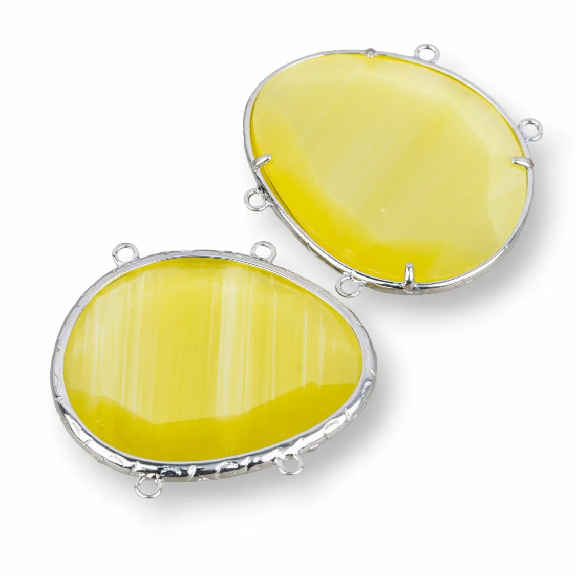 Connettore Componente Di Ottone Con Occhio Di Gatto Incastonati Irregolare 35x40mm Con 4 Anellini 3pz Rodiato Giallo- IRREGOLARI | Worldofjewel.com