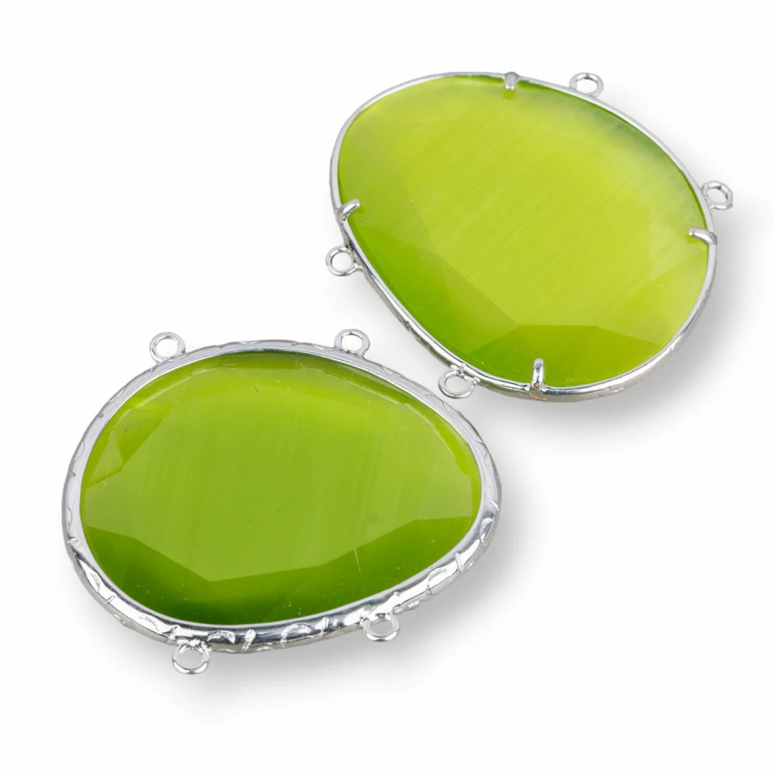 Connettore Componente Di Ottone Con Occhio Di Gatto Incastonati Irregolare 35x40mm Con 4 Anellini 3pz Rodiato Verde- IRREGOLARI | Worldofjewel.com