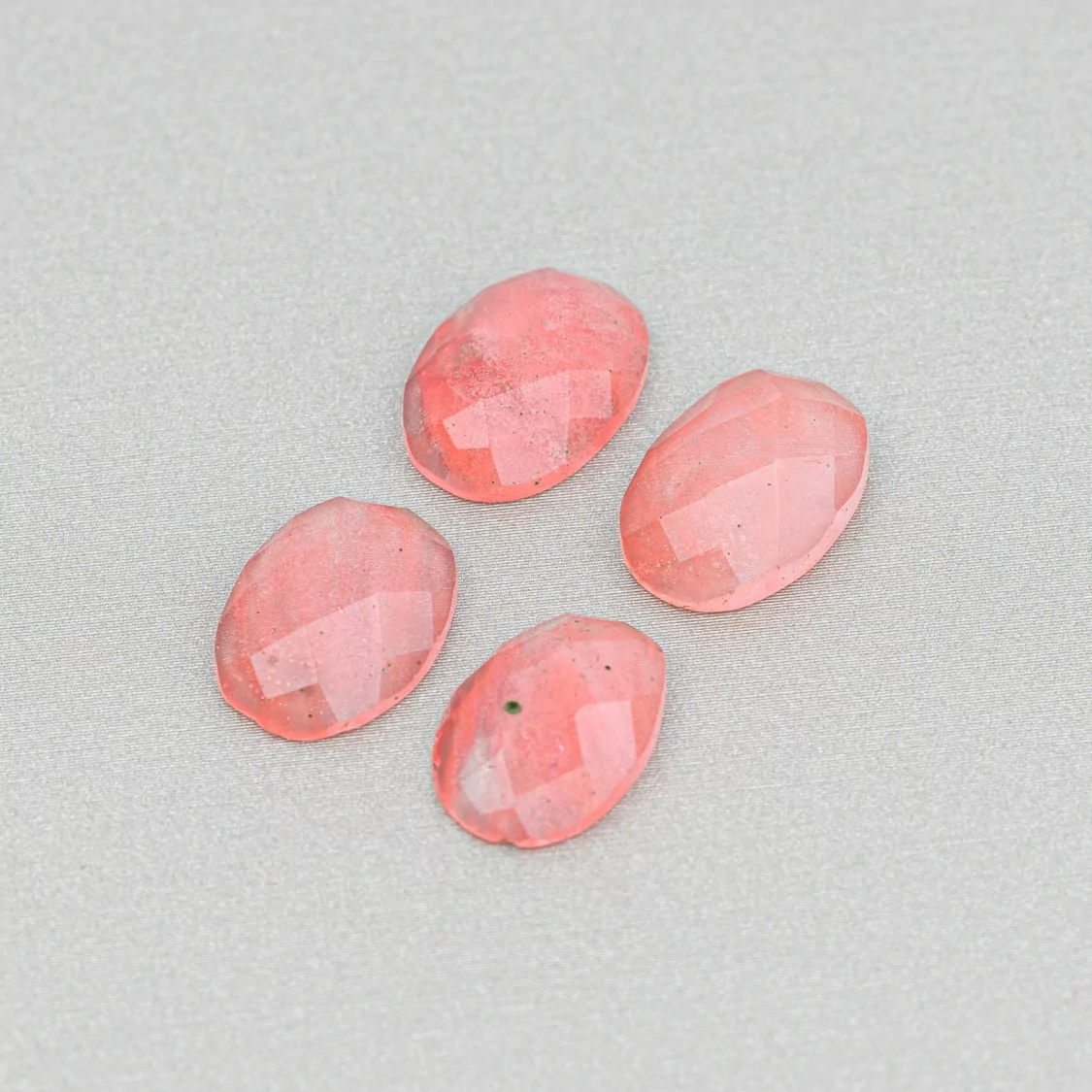 Cabochon di Cristallo Ovale Sfaccettato 10x13mm 16pz Rosso- CABOCHON DI CRISTALLI | Worldofjewel.com