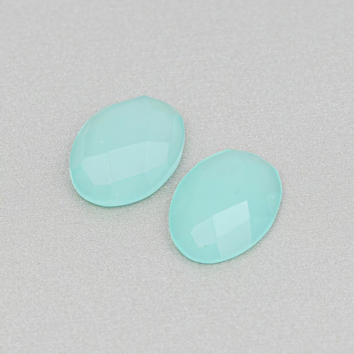 Cabochon di Cristallo Ovale Sfaccettato 13x18mm 10pz Verde- CABOCHON DI CRISTALLI | Worldofjewel.com