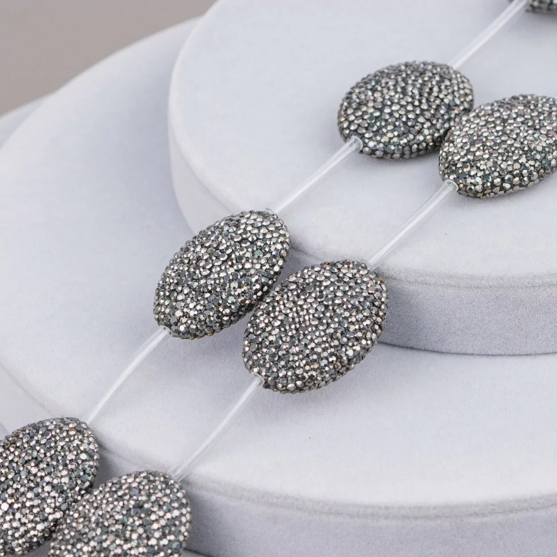 Perline a Filo Di Marcasite Strass Ovale Piatto 25x33mm 6pz Nero-PERLINE CON MARCASITE STRASS | Worldofjewel.com