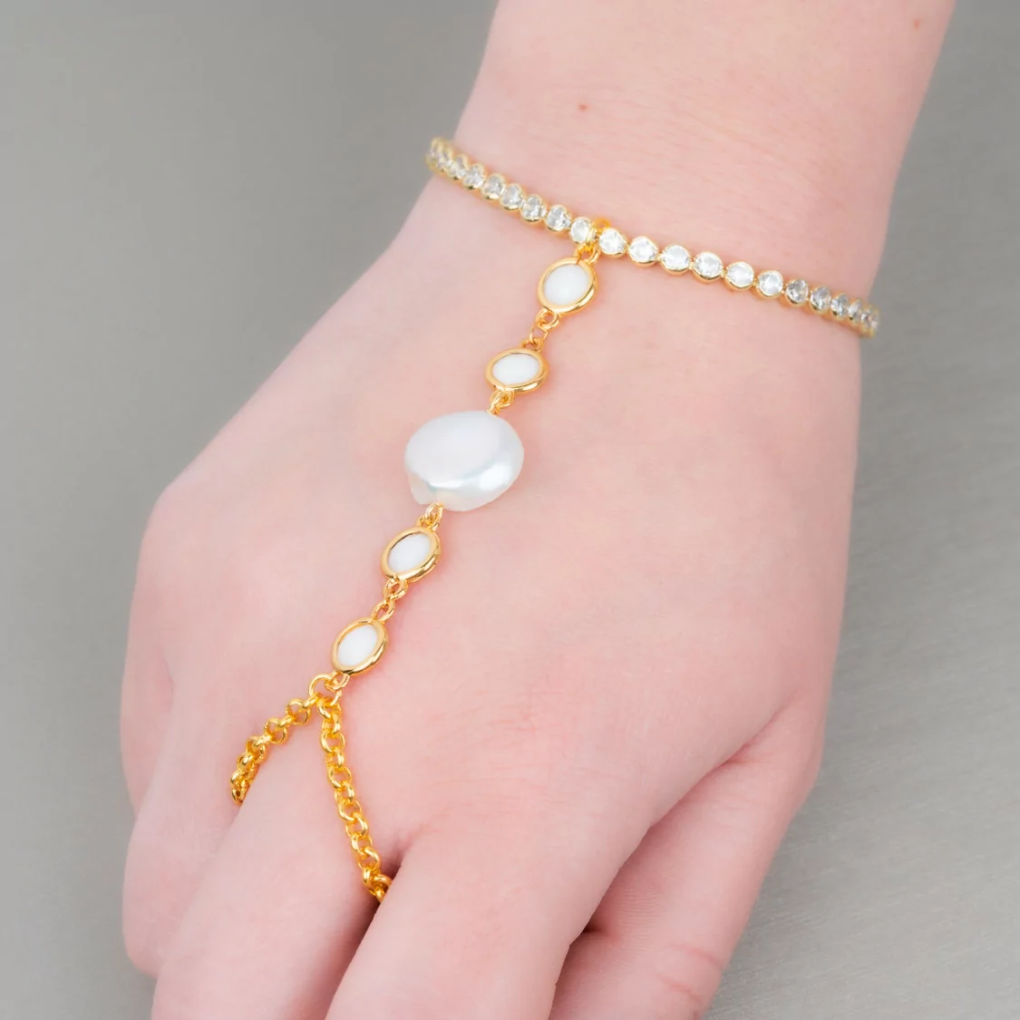 Bracciali Baciamano Di Bronzo E Perle Di Fiume Bianco-BRACCIALI DI PIETRE E PERLE | Worldofjewel.com