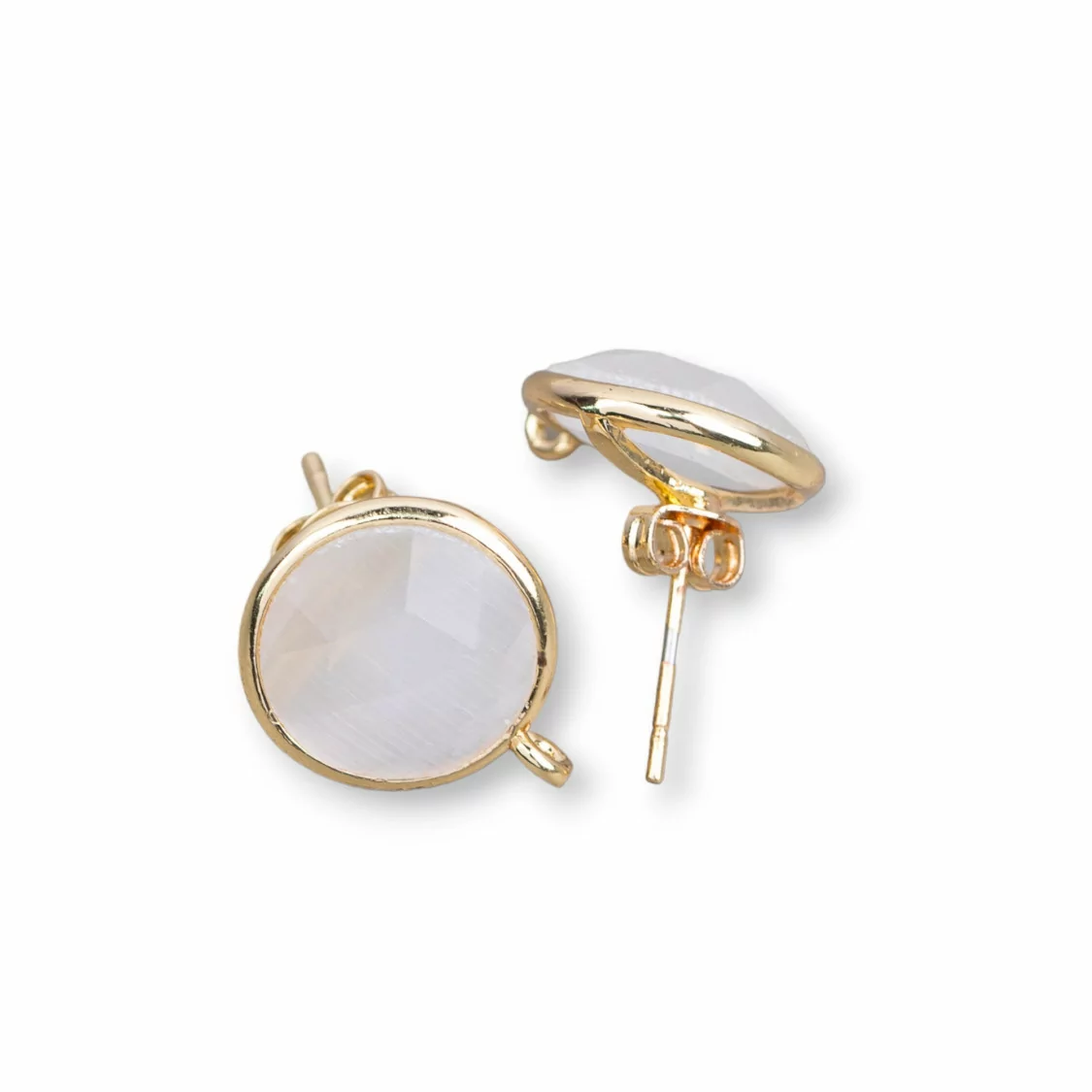 Base Per Orecchini Di Ottone A Perno Con Occhio Di Gatto Sfaccettato Tondo 13mm 5 Paia Bianco-BASI CON PIETRE E PERLINE | Worldofjewel.com