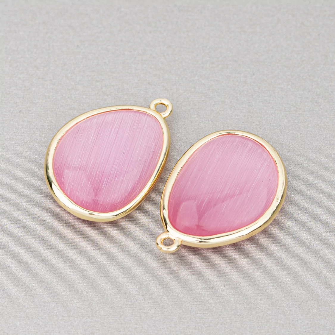 Componente Pendente Di Bronzo Con Occhio Di Gatto Incastonati Mango 18x25mm Con 1 Anellino 8pz Rosa-CABOCHON BORDATI E INCASTONATI | Worldofjewel.com