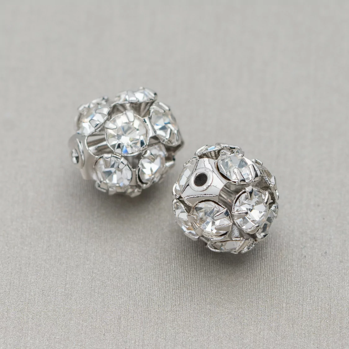 Distanziatore Palline Strass Di Ottone 8mm 40pz Rodiato-PALLINE STRASS | Worldofjewel.com