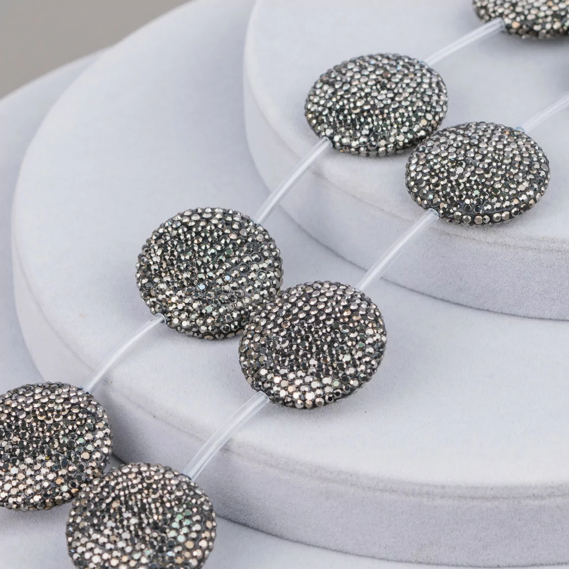 Perline a Filo Di Marcasite Strass Tondo Piatto 33mm 6pz Nero-PERLINE CON MARCASITE STRASS | Worldofjewel.com