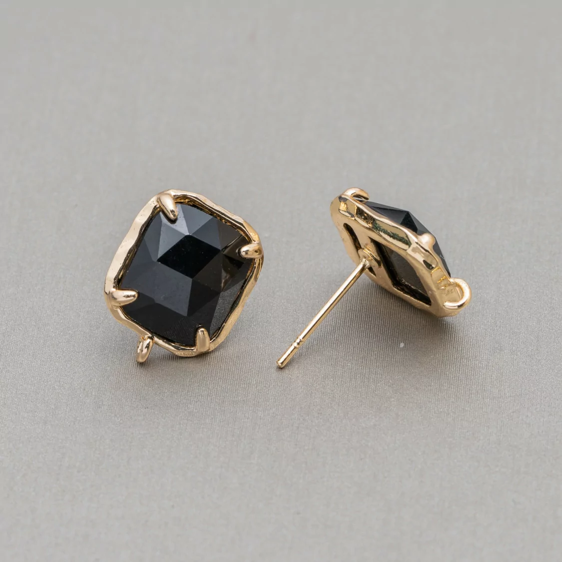 Base Per Orecchini Di Ottone A Perno Con Occhio Di Gatto Sfaccettato Rettangolo 10,5x13mm 5 Paia Nero-BASI CON PIETRE E PERLINE | Worldofjewel.com