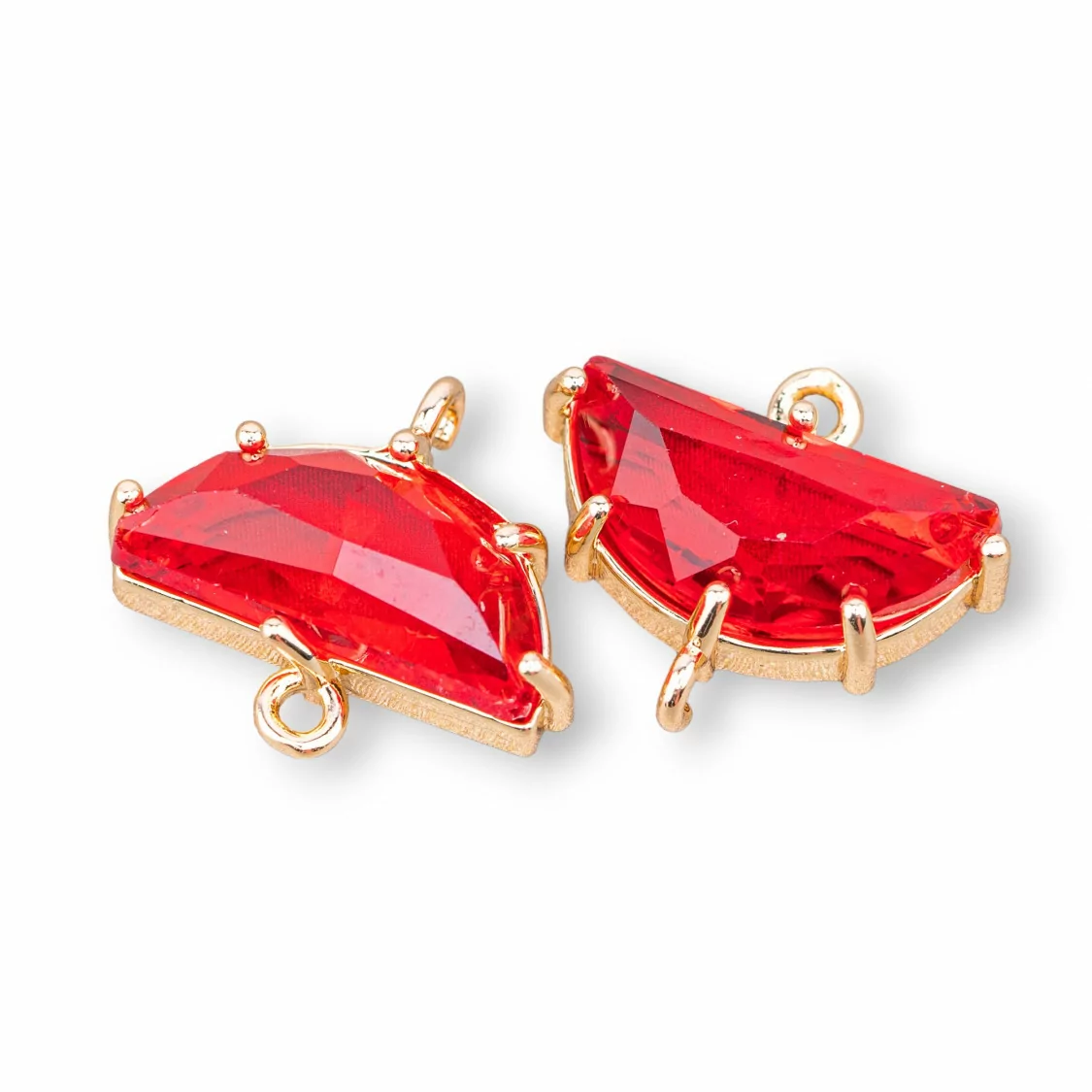 Componente Connettore Di Bronzo Con Cristalli CZ Mezzaluna Sfaccettate 16,5x9mm 18pz Con 2 Anellini Rosso-CABOCHON BORDATI E INCASTONATI | Worldofjewel.com