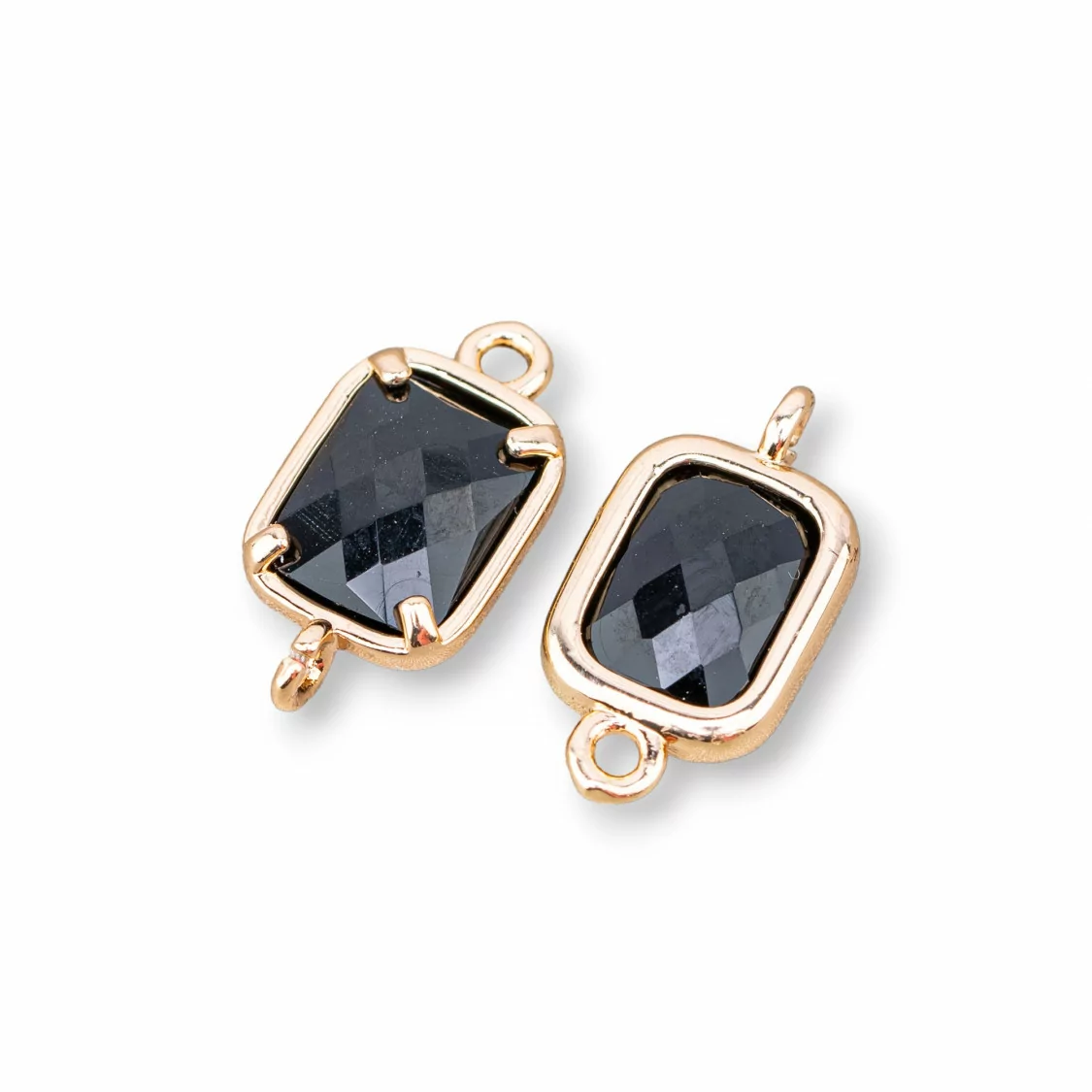 Componente Connettore Di Bronzo Con Cristalli CZ Rettangolo Sfaccettato 8x10mm 28pz Con 2 Anellini Nero-CABOCHON BORDATI E INCASTONATI | Worldofjewel.com