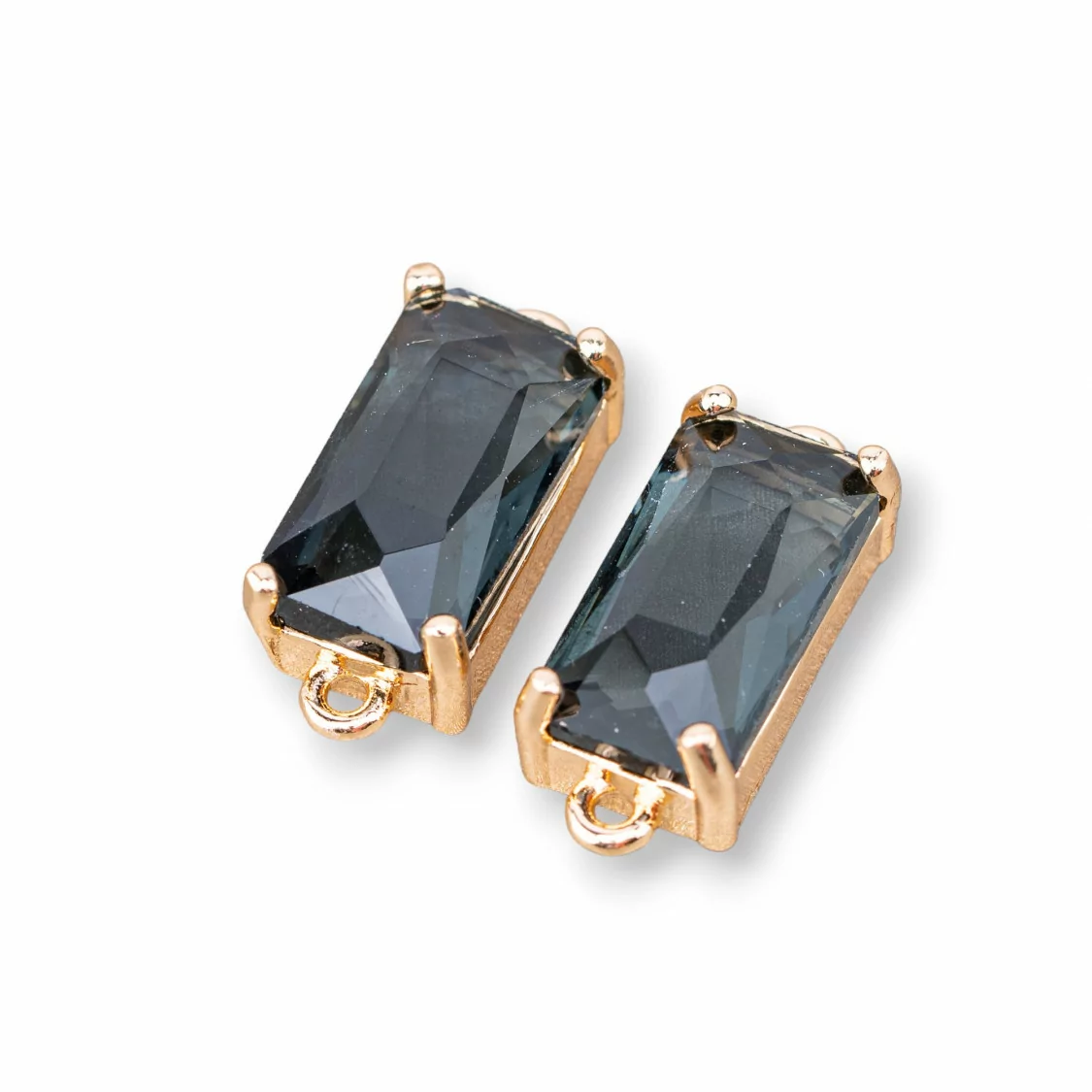 Componente Connettore Di Bronzo Con Cristalli CZ Rettangolo Sfaccettato 8x16mm 15pz Con 2 Anellini Grigio-CABOCHON BORDATI E INCASTONATI | Worldofjewel.com