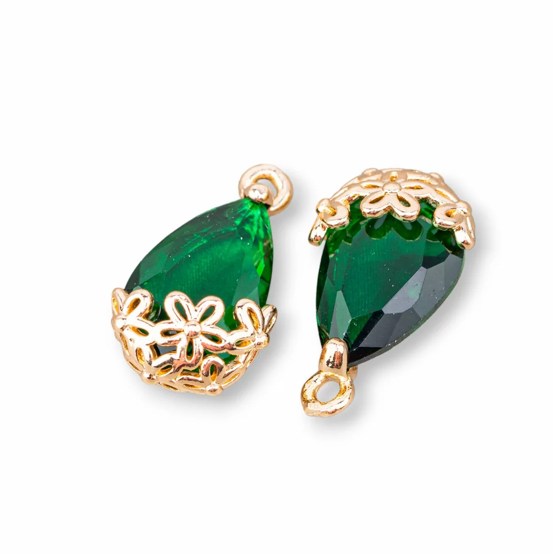 Componente Pendente Di Bronzo Con Cristalli CZ Goccia Sfaccettata 9x14mm 22pz Con 1 Anellino Verde Smeraldo-PENDENTI E CHARMS | Worldofjewel.com