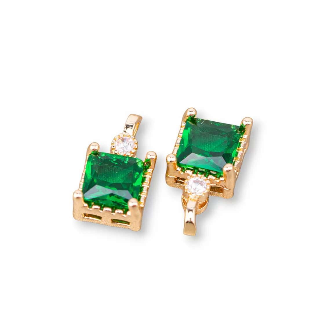 Componente Pendente Di Bronzo Con Cristalli CZ Rettangolo Sfaccettato 6x11mm 26pz Con 1 Anellino Verde Smeraldo-PENDENTI E CHARMS | Worldofjewel.com