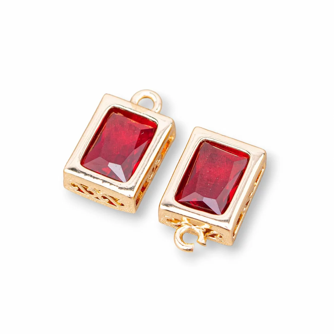 Componente Pendente Di Bronzo Con Zirconi Rettangolo Sfaccettato 7,5x10mm 17pz Con 1 Anellino Rosso-PENDENTI E CHARMS | Worldofjewel.com