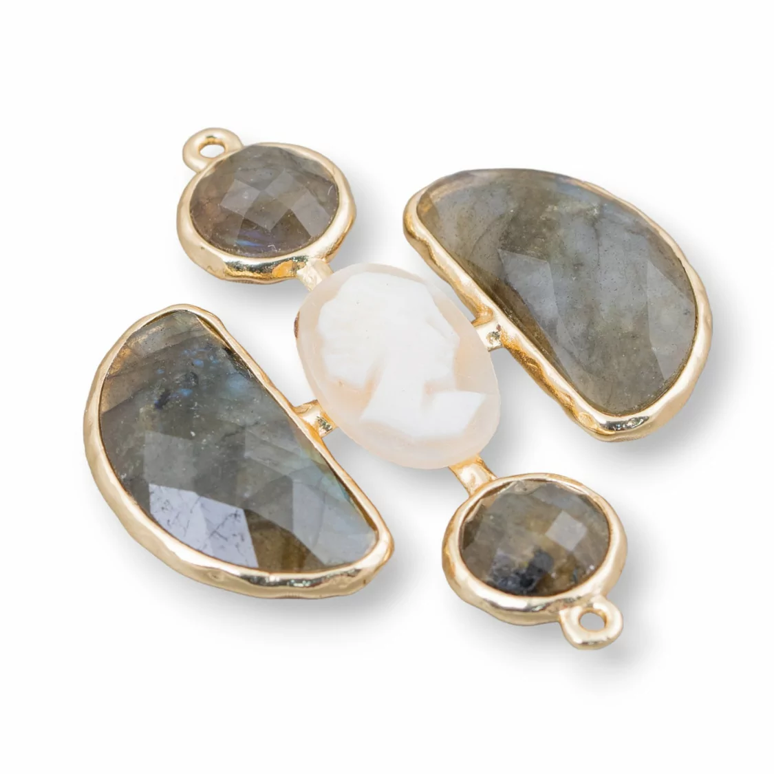 Connettore Componente Di Ottone Con Pietre Incastonate A Croce Con Cammeo E 2 Anellini 36x43mm 1pz Labradorite- A CROCE | Worldofjewel.com