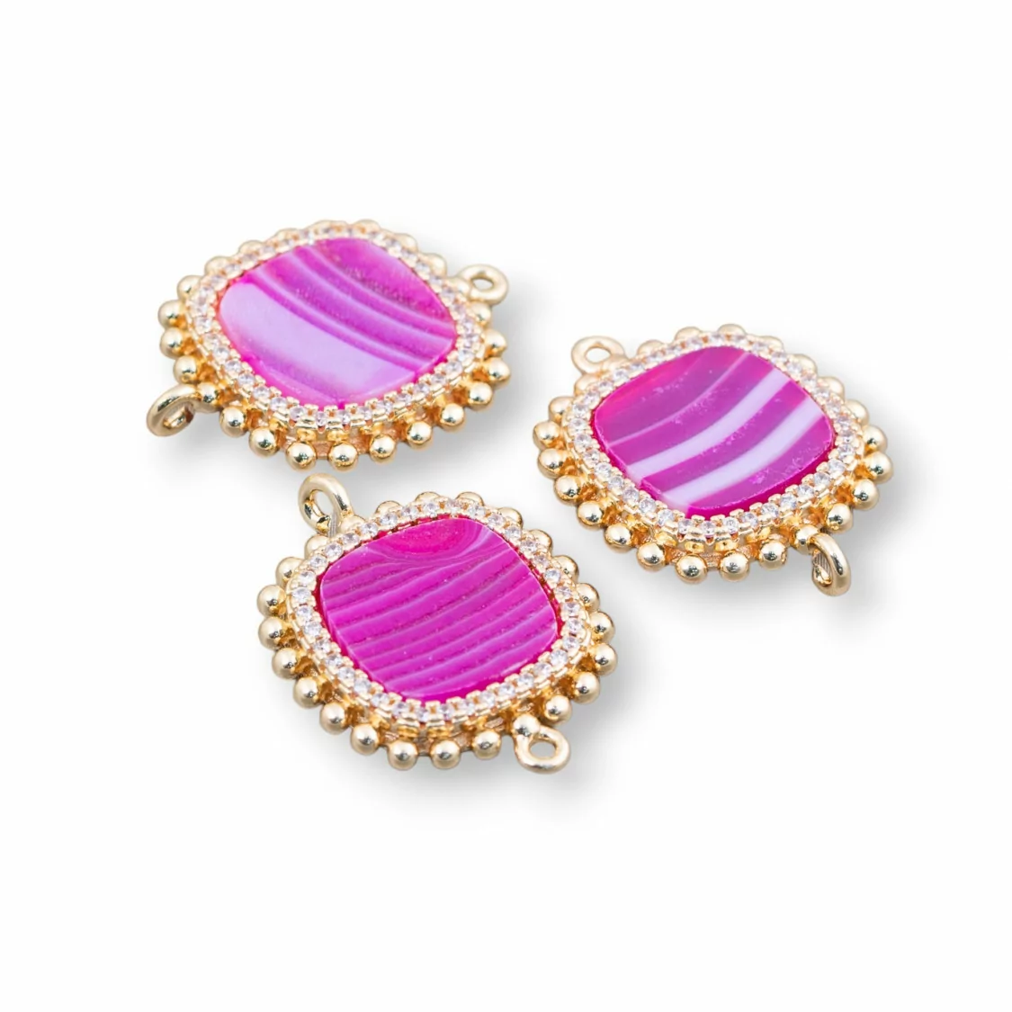 Connettore Componente Di Ottone Con Pietre Naturali Con 2 Anellini E Zirconi Quadrato 19mm 6pz Agata Striata Fucsia- RAINBOW CRYSTAL | Worldofjewel.com