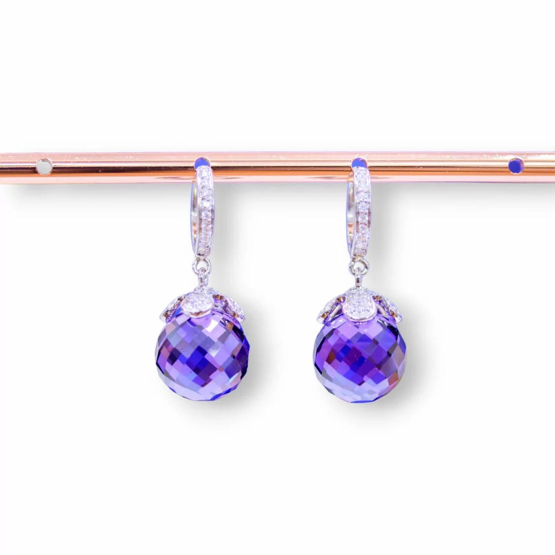 Orecchini A Monachella Chiusa Di Argento 925 Con Zirconi E Zirconi Viola Sfera Sfaccettata 12x30mm-ARGENTO 925 DESIGN ITALY | Worldofjewel.com