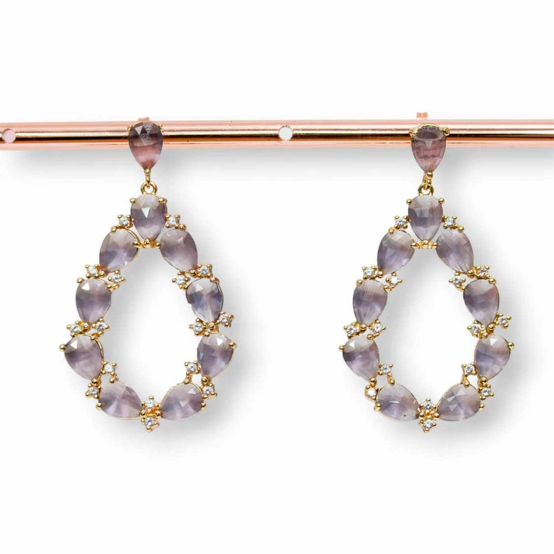 Orecchini Di Bronzo A Perno Con Occhio Di Gatto Incastonato Goccia Con Zirconi 25,5x44mm Dorato Viola-ORECCHINI MADE WITH STYLE | Worldofjewel.com