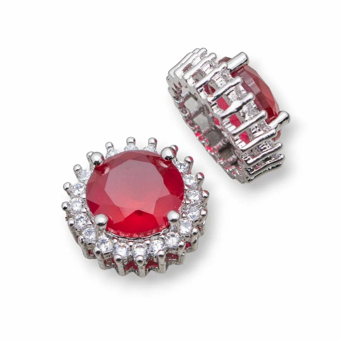 Componente Connettore Centrale Di Ottone Tondo Con Pietre 13mm 10pz Ruby Rodiato-CONNETTORI CON STRASS | Worldofjewel.com