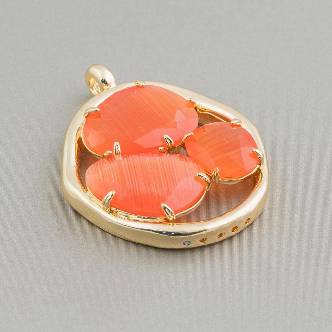 Connettore Componente Di Ottone Con Occhio Di Gatto A 3 Pietre 32x41mm 4pz Dorato Arancio-CABOCHON BORDATI E INCASTONATI | Worldofjewel.com