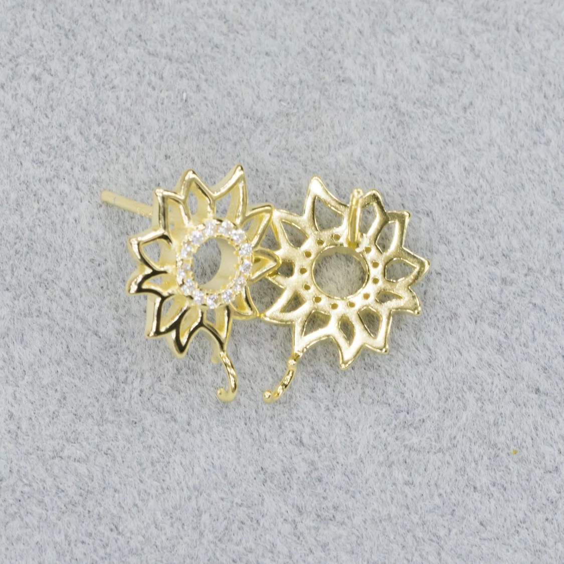 Base Per Orecchini Di Argento 925 Perno Fiore Con Cerchietto Di Zirconi 14mm 3 Paia Dorato-BASI DI ARGENTO 925 | Worldofjewel.com