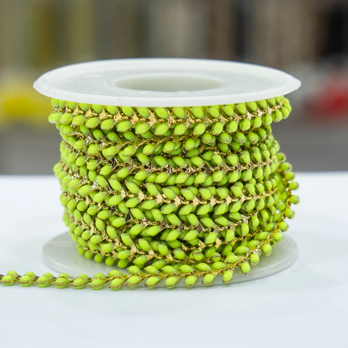 Catena Di Ottone Smaltato A Lisca Di Pesce 6,5mm 5 Metri Verde Fluo-CATENE SMALTATE | Worldofjewel.com