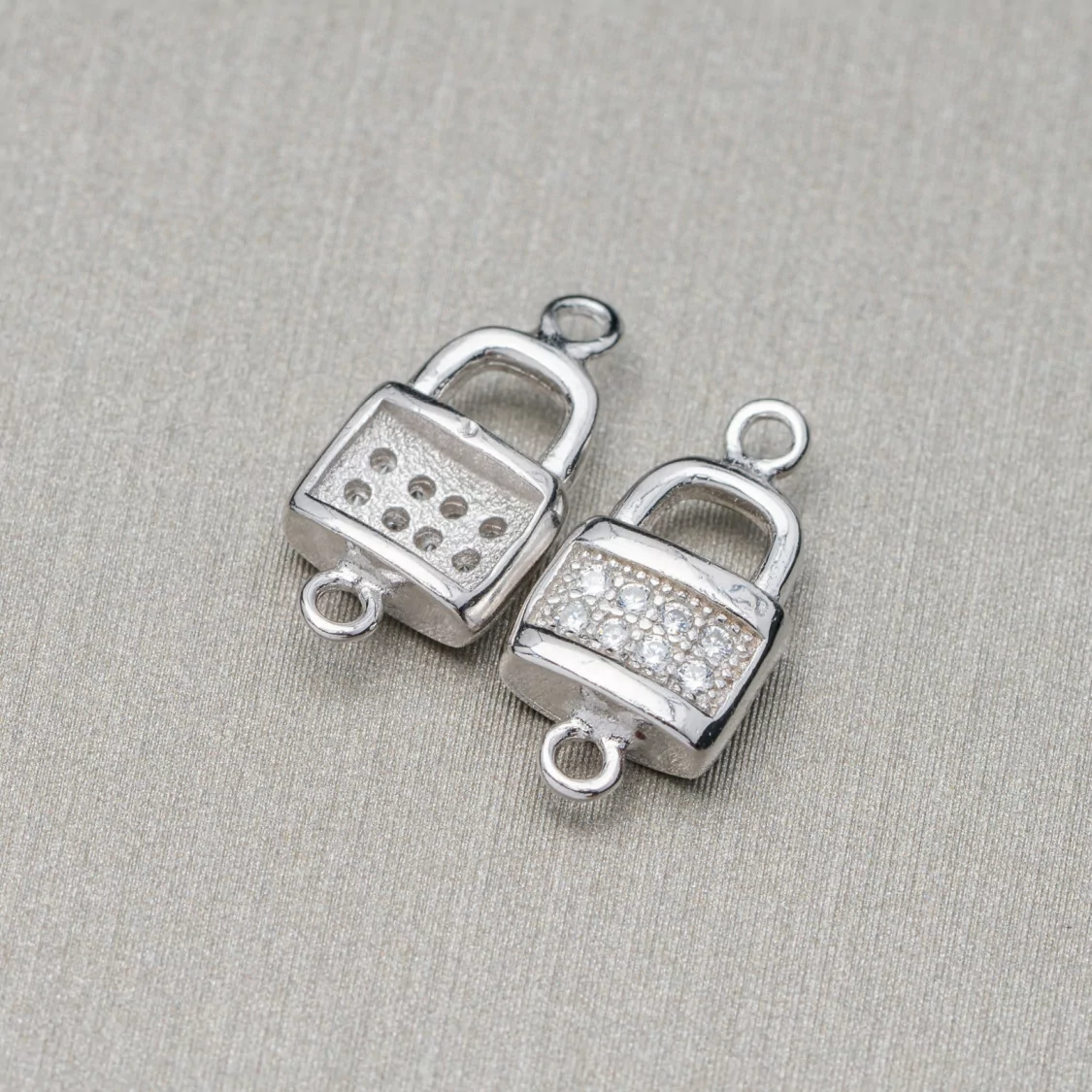 Componente Connettore Di Argento 925 Con Zirconi Con 2 Anellini Lucchetto 6x13mm 10pz-CONNETTORI PAVE' | Worldofjewel.com