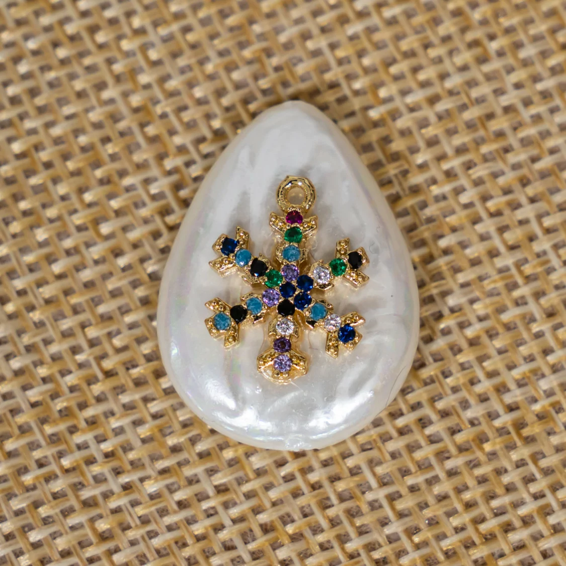 Componente Intramezzo Di Perle Di Maiorca A Goccia Con Zirconi Multicolor Pavè Fiocco Di Neve 18x25mm 6pz-COMPONENTI DI PIETRE DURE | Worldofjewel.com